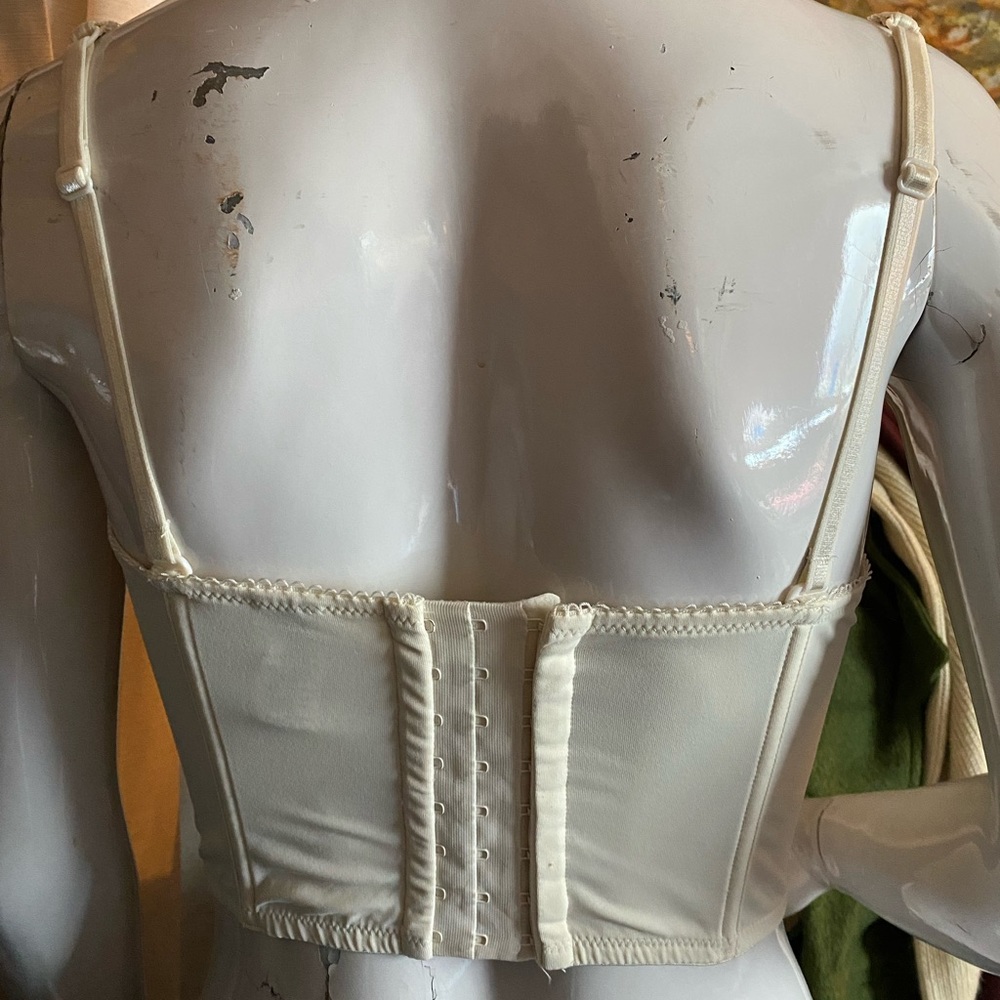 Sold. 36B corset ivory - Picture 10 of 12